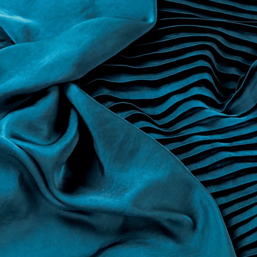 présentation satin lavé uni et plissé bleu canard 15 0195