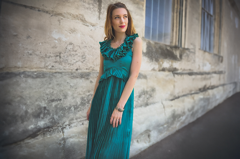 maureen.passion.couture en Satin lavé uni et plissé - Vert Emeraude 15 0195