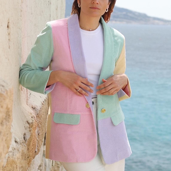 mlle cyrielle portant une veste en velours côtelé stretch pastel 11 0591