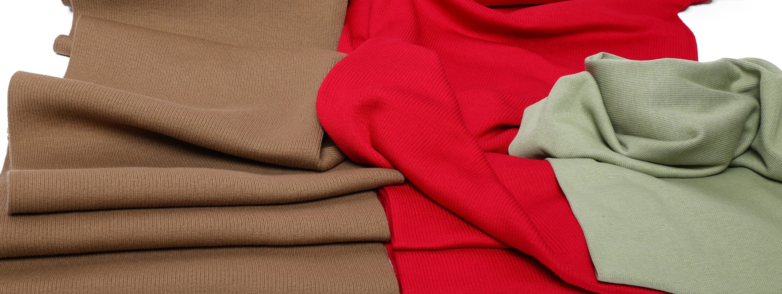 Présentation de plusieurs tissus bords côtes