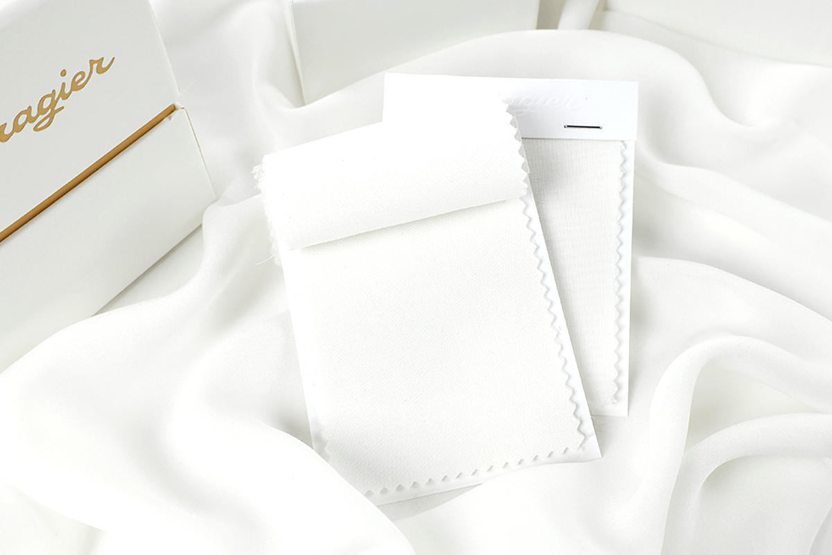 Présentation d'échantillons d'entoilage mariée