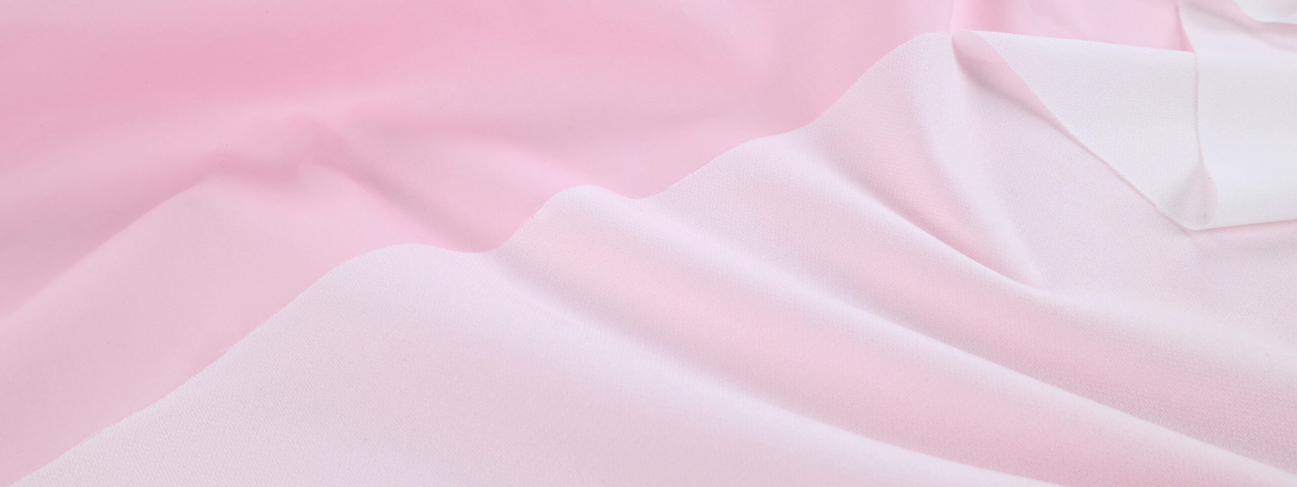 Présentation d'un échantillon d'entoilage pour chemisier