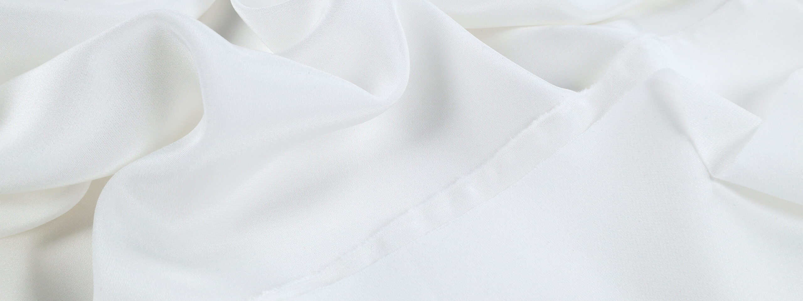 Présentation d'un entoilage pour tissu de robe de mariée