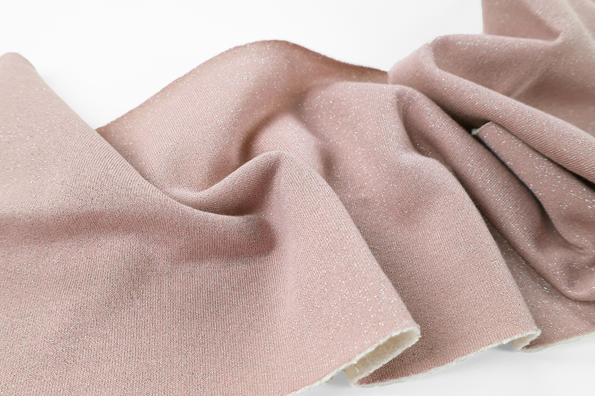 Présentation de maille sweatshirt scintillante en coton de chez Stragier rose poudré