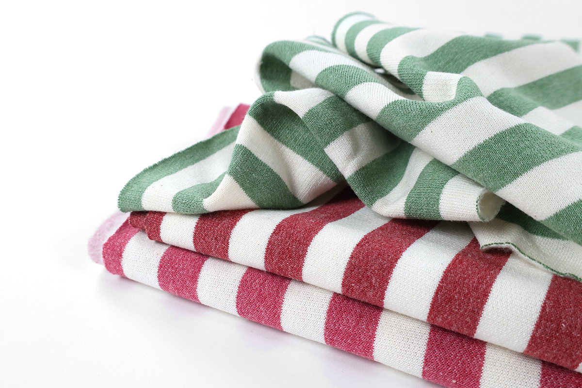 Présentation de tissu sweatshirt rayés rares de chez Stragier