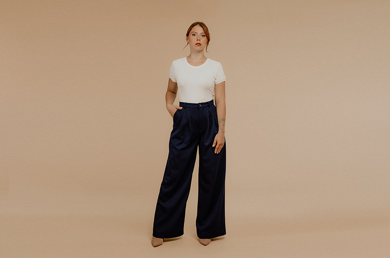 Pantalon en twill tencel coloris bleu encre par dearanddoe