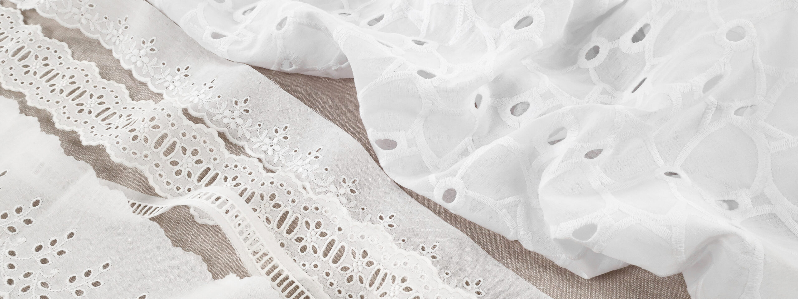 Présentation de plusieurs borderies anglaises