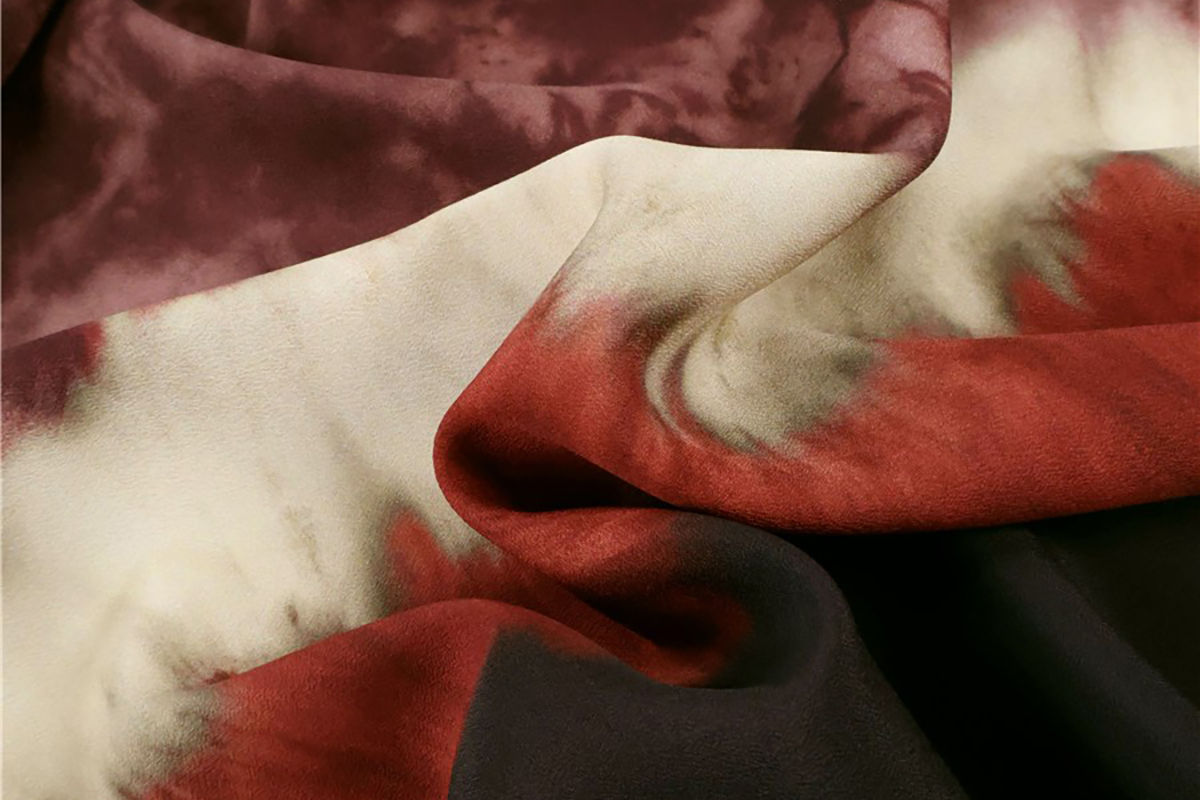 Présentation de plusieurs tissus en crêpe de chine