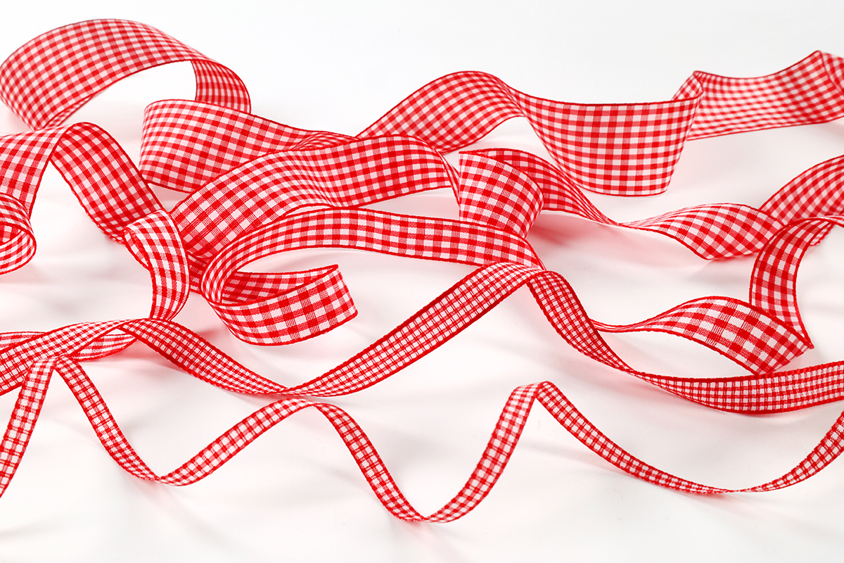 Présentation d'un ruban vichy rouge et blanc