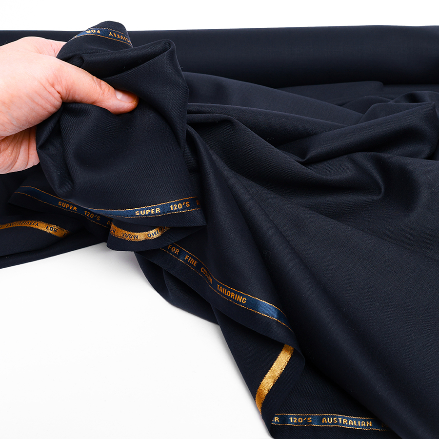 démonstration laine super 120 pour costume marine