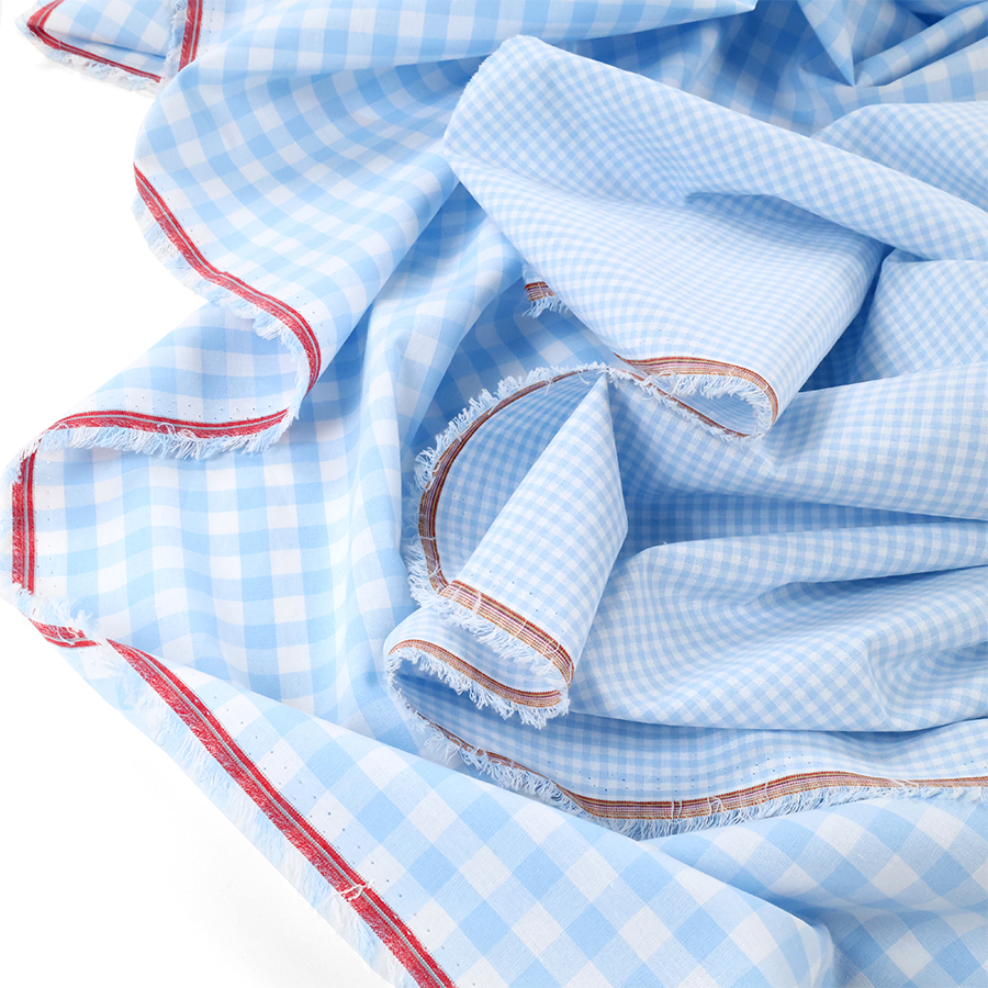 Présentation de plusieurs tissus vichy, uni et à carreaux