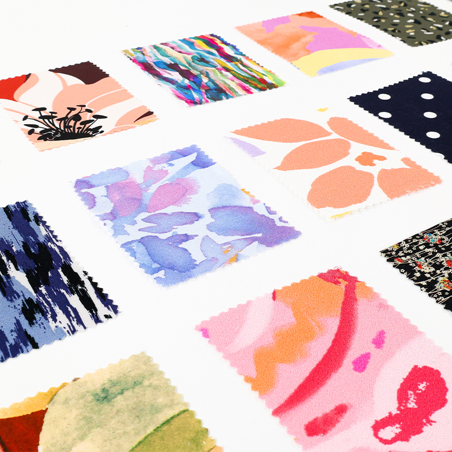 Présentation d'une dizaine de tissus à motifs en viscose