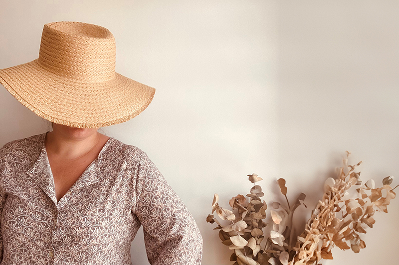 Présentation d'une chemise à motif en viscose