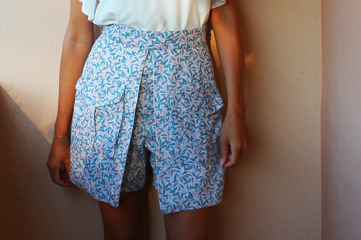 abies_couture dans un short fait en tissu UNE Allure Bambou