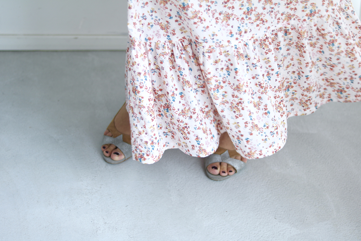 labo_isa dans une jupe faite en tissu issu de la collection UNE Allure Cayenne de chez Stragier