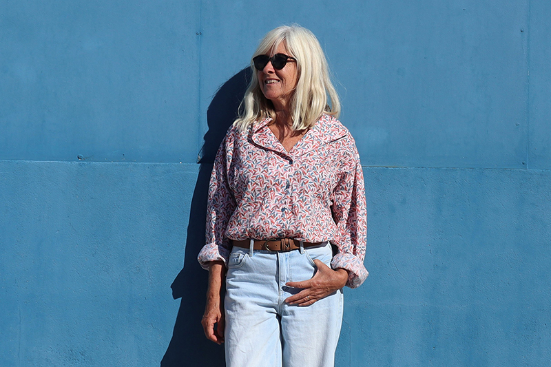 petits_bonheurs dans une chemise faite en tissu de la Collection UNE Allure de chez Stragier