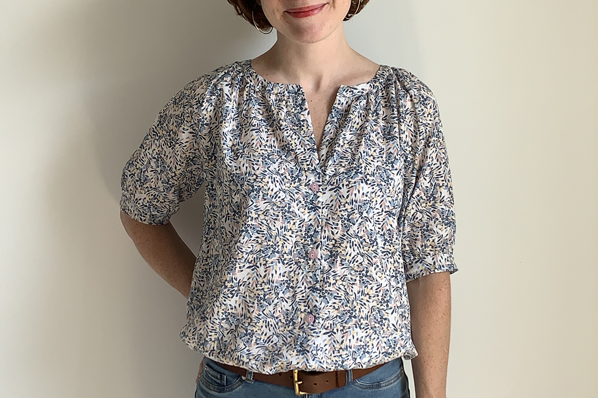 camille_msc dans un chemiser en tissu issu de la collection UNE Allure Milet