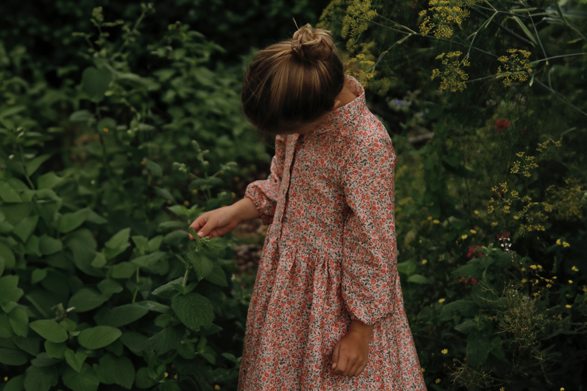 iris_may_patterns dans une robe UNE Evasion Canopée