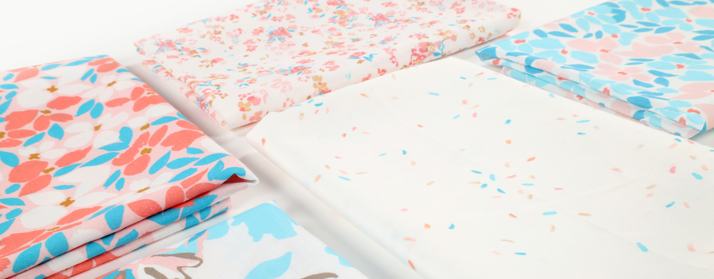 UNE-Origine-menthe-pêche-01-2400x940.jpg Présentation des différents tissus qui font partie de la collection UNE Origine menthe pêche de chez Stragier