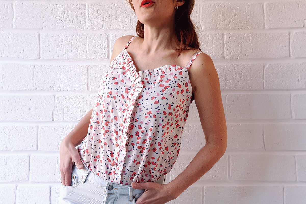 UNE-Origine-thia-02-1200x800 Thia dans un débardeur en tissu de la collection UNE Origine rose marine