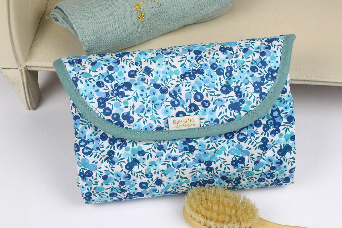 matelasé-liberty-barnabé-01-1200x800 Sac à main fait en Liberty matelassé de chez Stragier