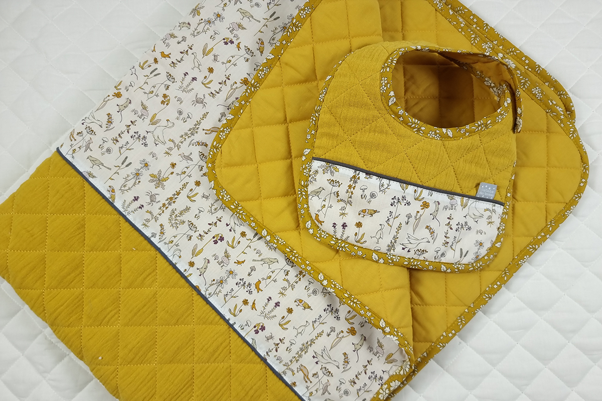 Bavoir fait en tissu matelasse coton par couture_terribles