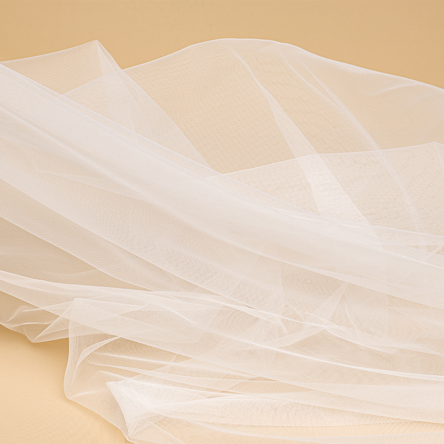 Présentation d'une tulle extra souple disponible chez Stragier