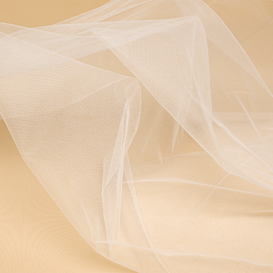 présentation d'un morceau de tulle invisible de chez Stragier