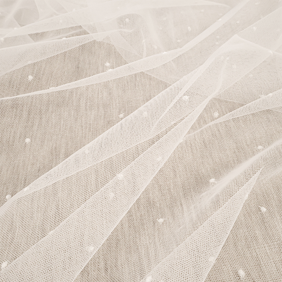 Présentation d'une tulle plumetis de chez Stragier