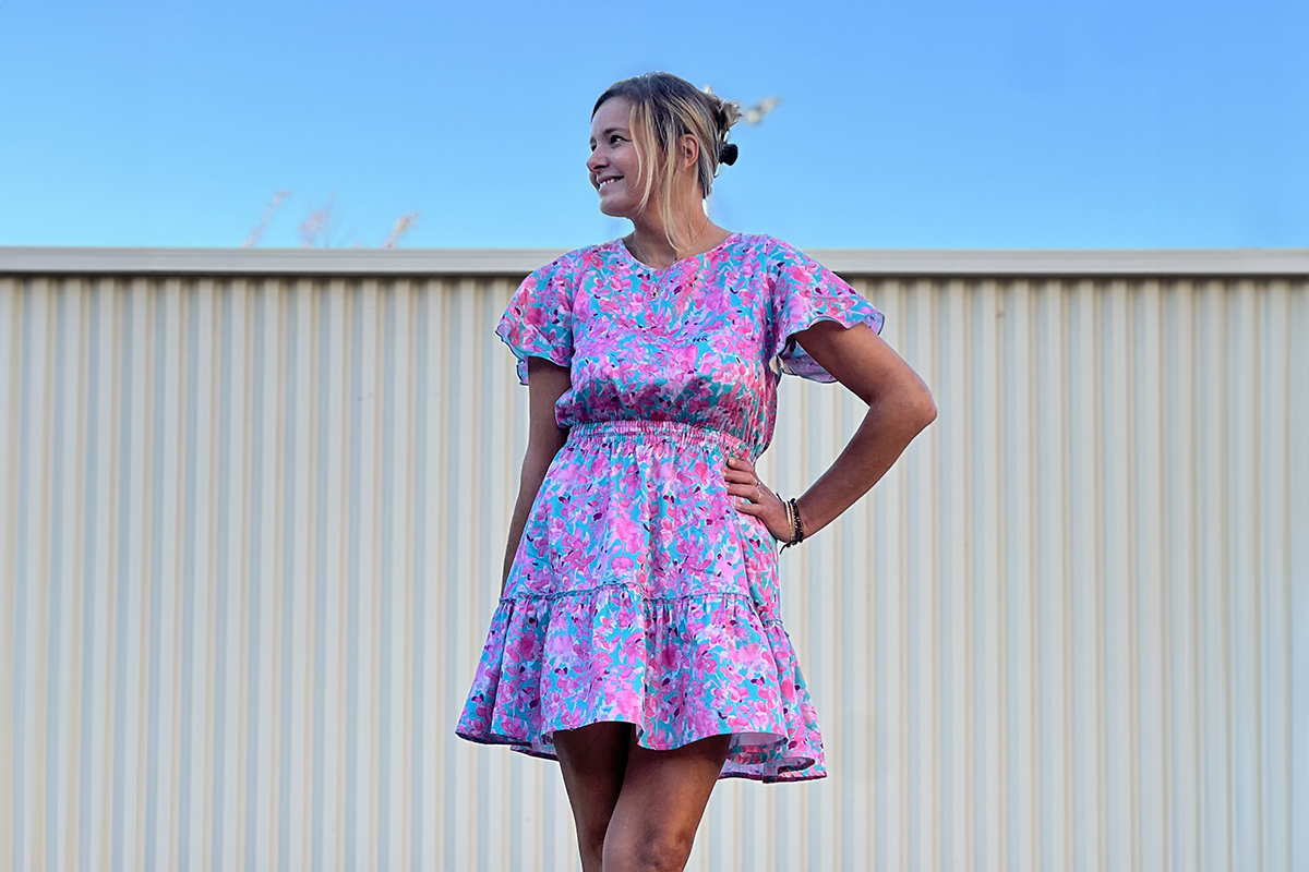 by_berengere dans une robe UNE Expression Gouache