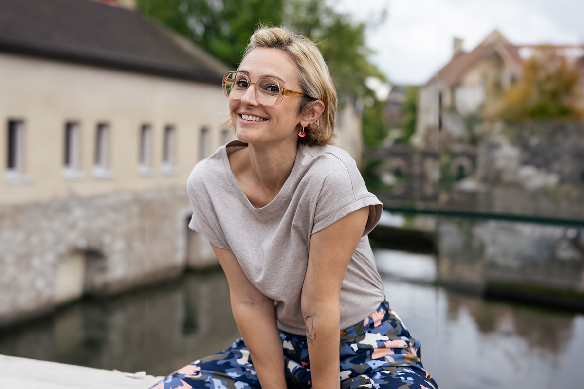 morgane_jeudy dans un top en coton peigné beige
