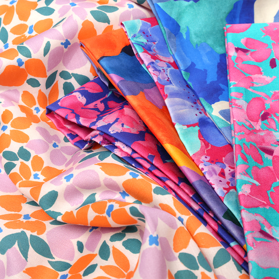 Présentation de nos tissus en coton soyeux de la collection UNE disponible chez Stragier