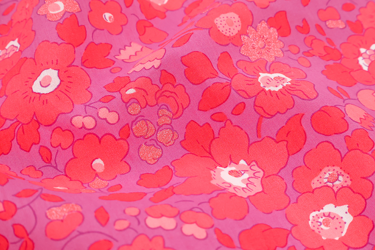 Démonstration du tissu Liberty Tana Lawn® Betsy Candy Kiss