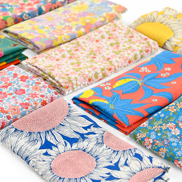 Démonstration de plusieurs motifs de la collection Printemps - Été 2024 A Liberty Kaleidoscope en Tana Lawn