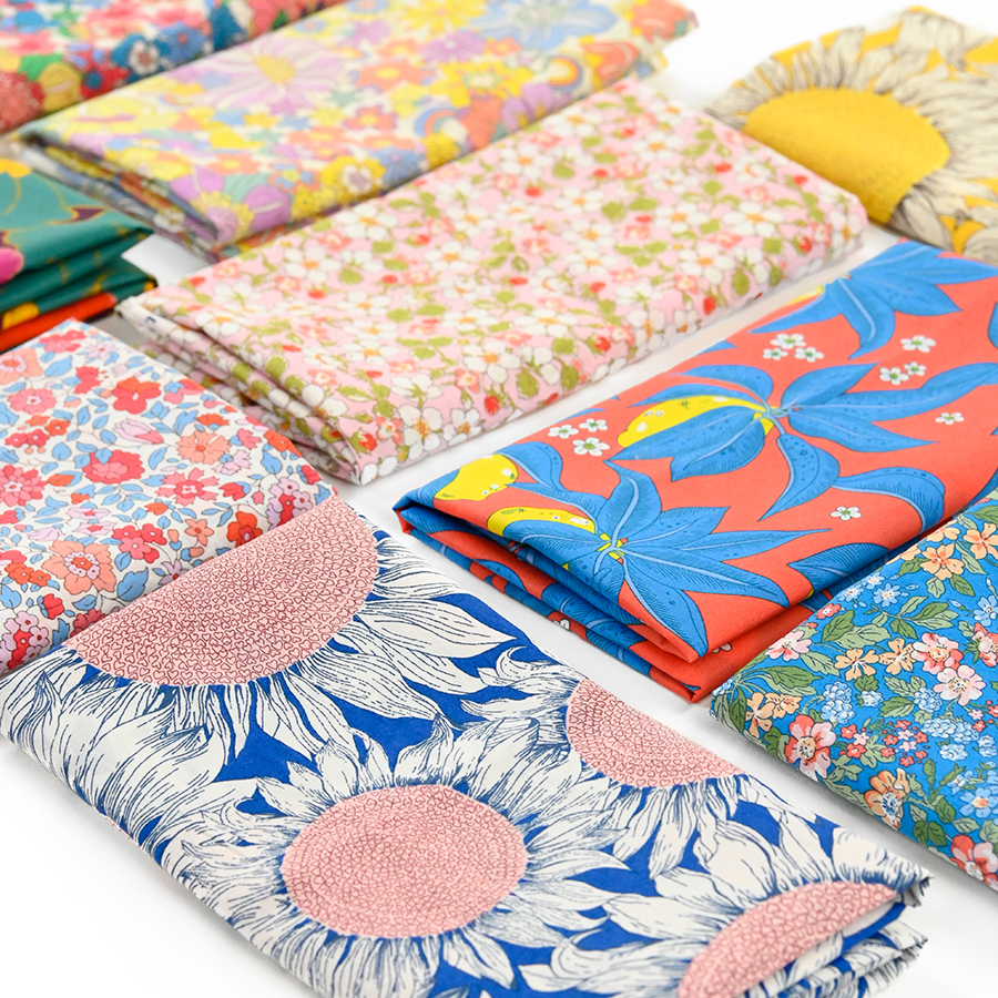Démonstration de plusieurs motifs de la collection Printemps - Été 2024 A Liberty Kaleidoscope en Tana Lawn