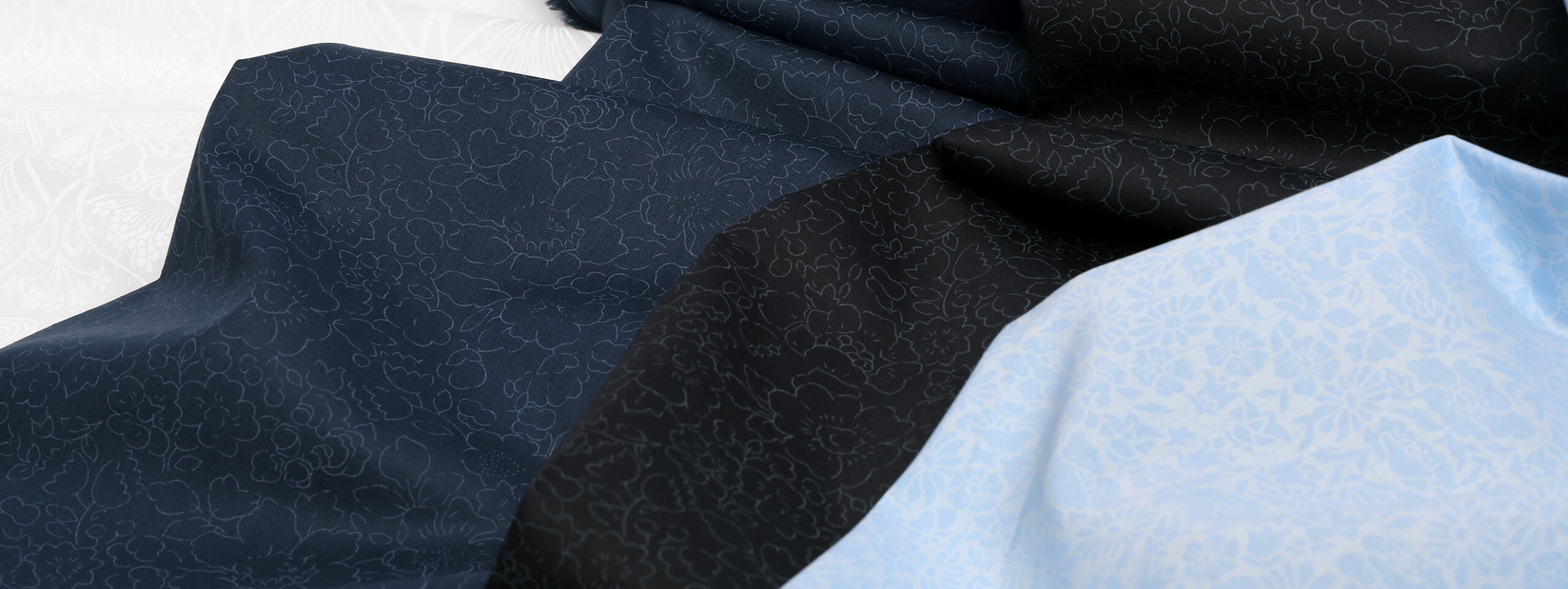 Démonstration de Liberty Tana Lawn ton sur ton blanc, bleu clair et marine