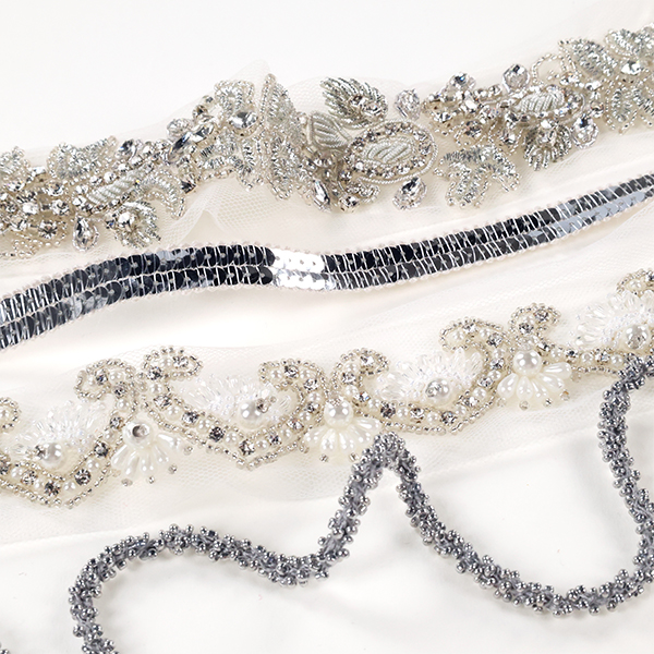 Présentation des rubans paillettes et perlés de chez Stragier