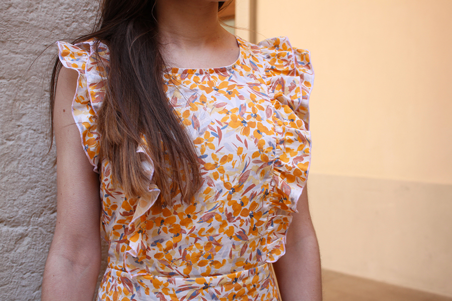 Cha_coud dans une robe faite à partir de tissu de la collection UNE Dolce Vita