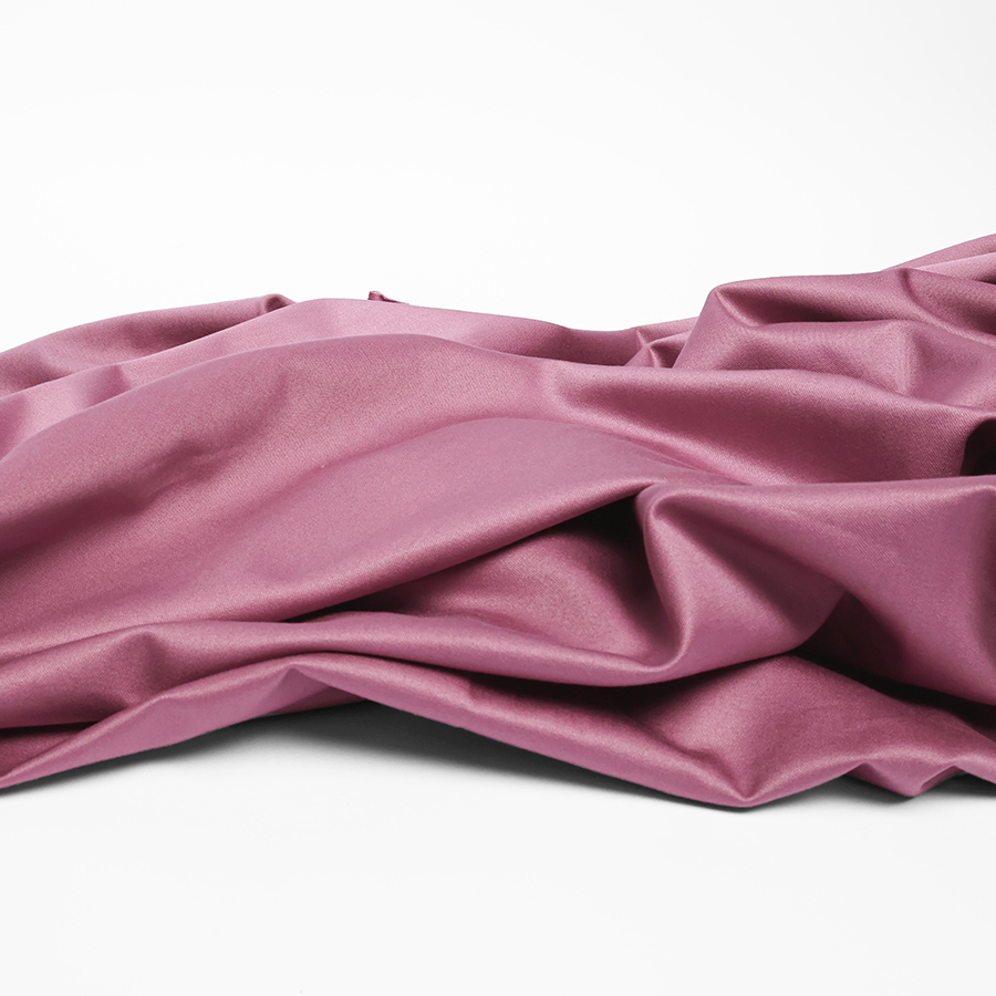 Satin-cuir-coton-(20)-900x900 Photo d'un tissu en satin cuir pur coton de chez Stragier