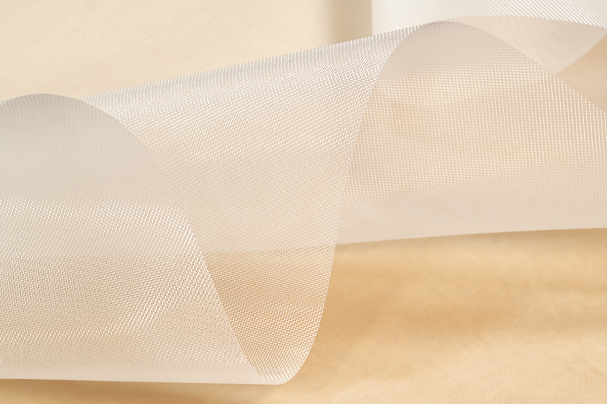 Tout-les-crins-1200x800 Gros plan d'un tissu en crin disponible chez Stragier