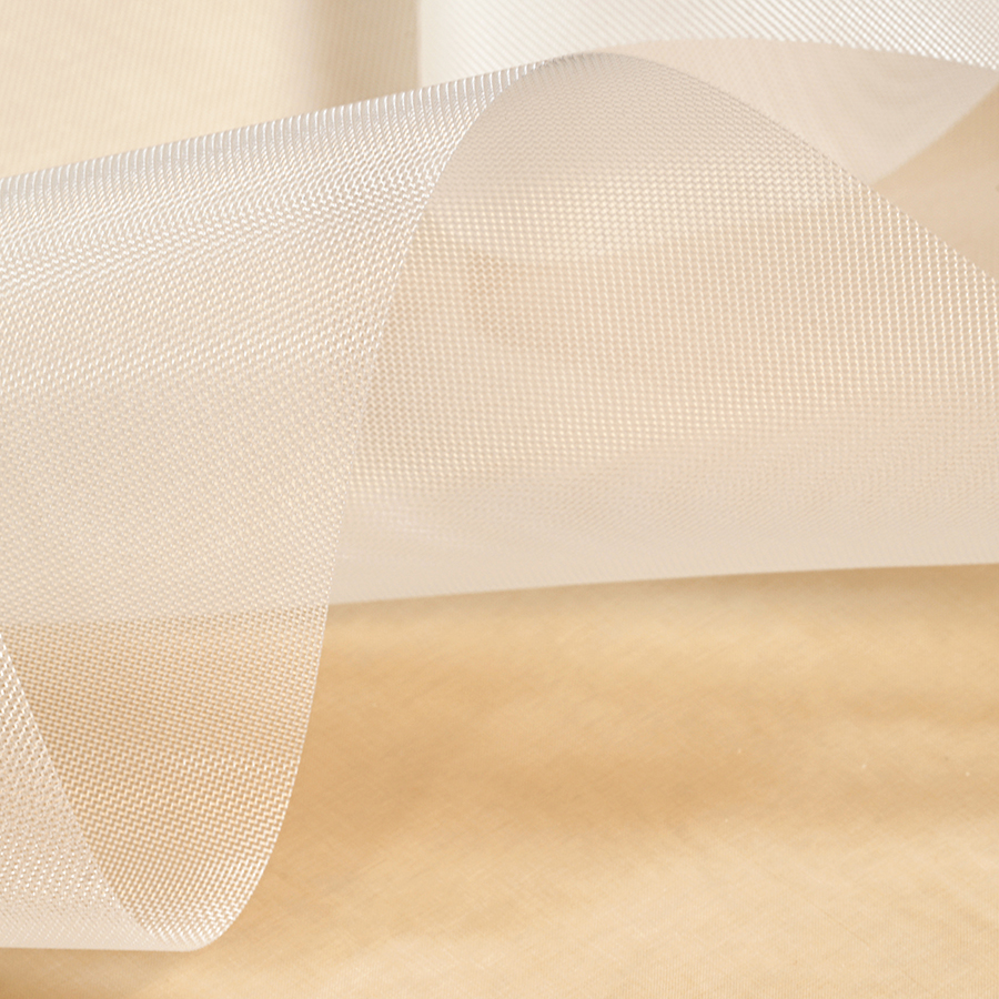 Tout-les-crins-900x900 Gros plan d'un tissu en crin disponible chez Stragier