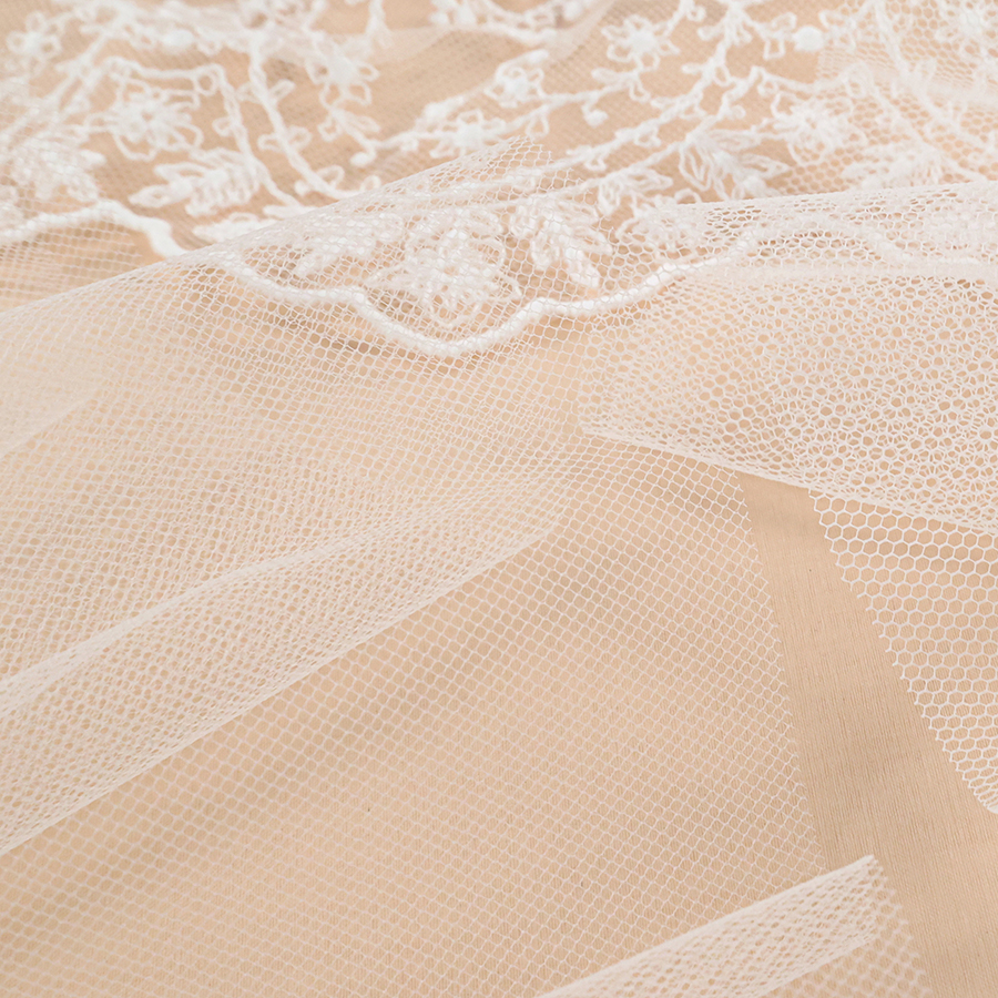 Tulle-et-Crin-(38)-900x900 Présentation de nos tissus en Tulle et Crin