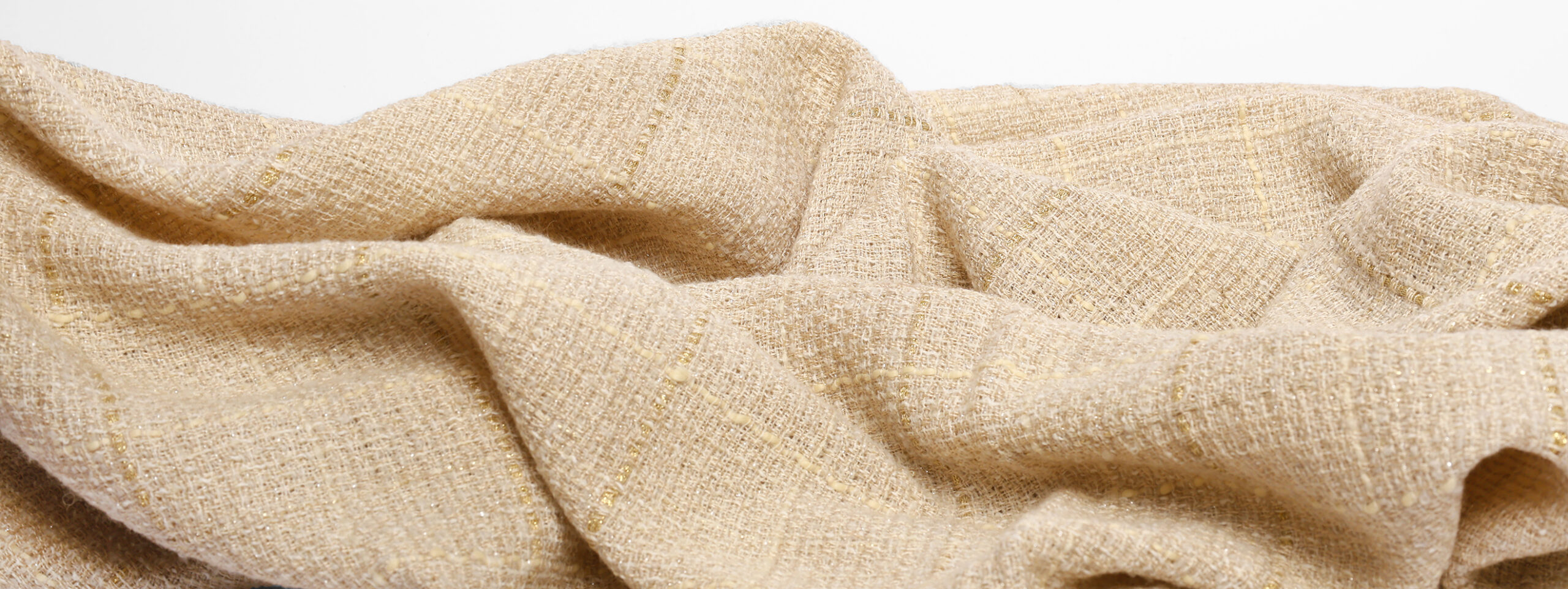 Tweed-2640x992-(6) Présentation d'un tissu Tweed en gros plan disponible chez Stragier