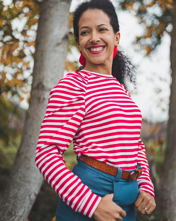 Wonder.lucie_maille_milano_blouse_600x750 Wonder.lucie dans une blouse en maille milano stretch rouge