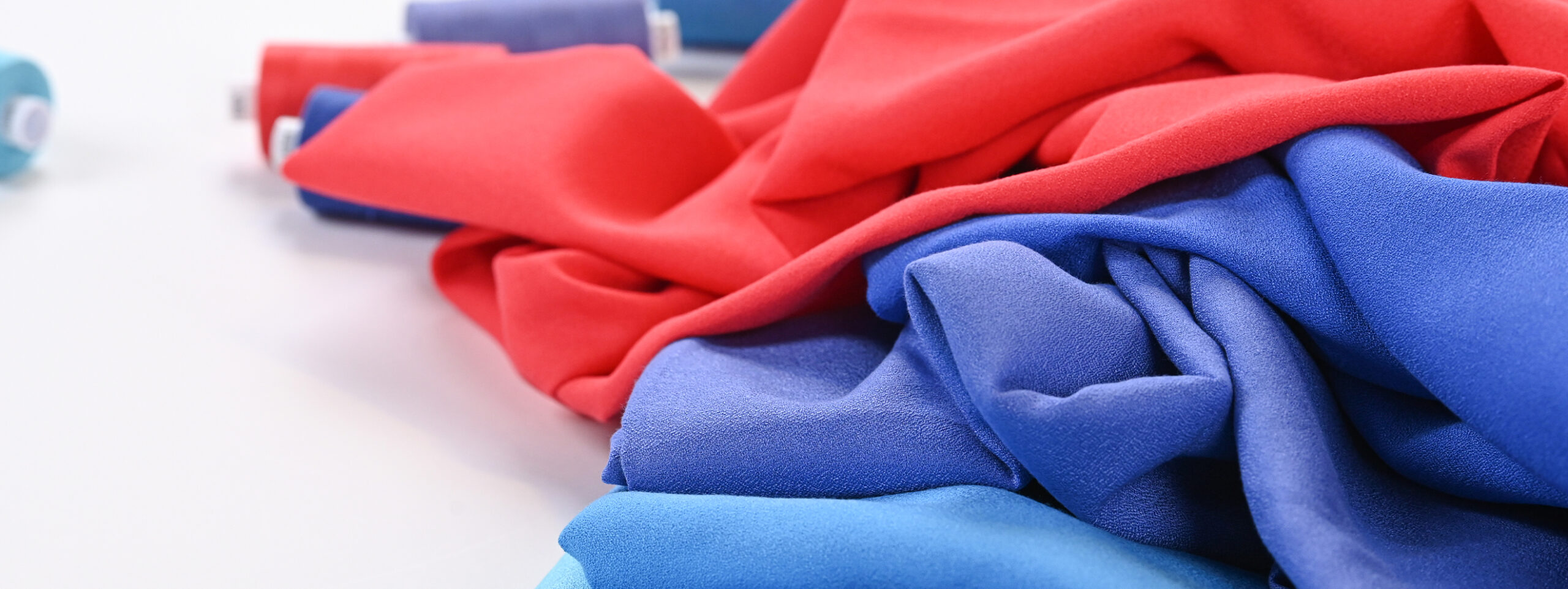 Présentation de plusieurs tissus en crêpe viscose soft