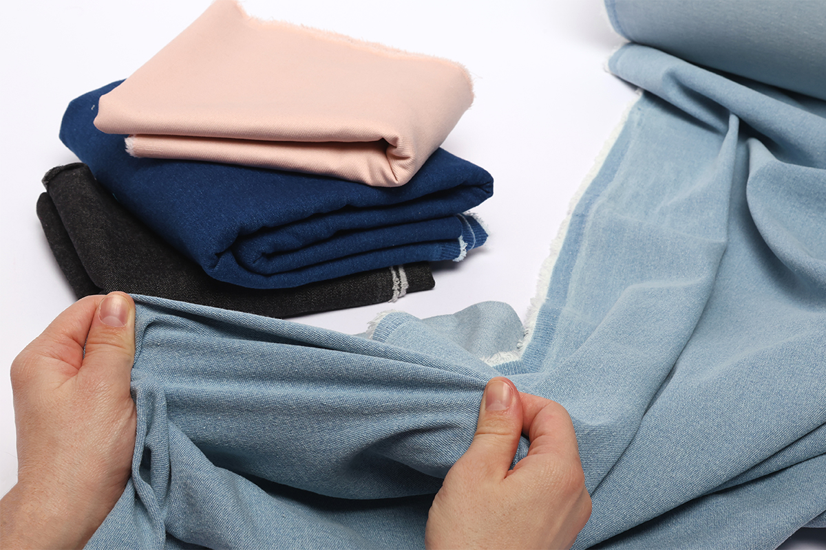 jeans-extensible-1200x800 Photo montrant l'extensibilité de nos tissus en jeans