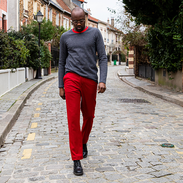 Lefoudecoudre dans un pantalon costume rouge en laine foulée