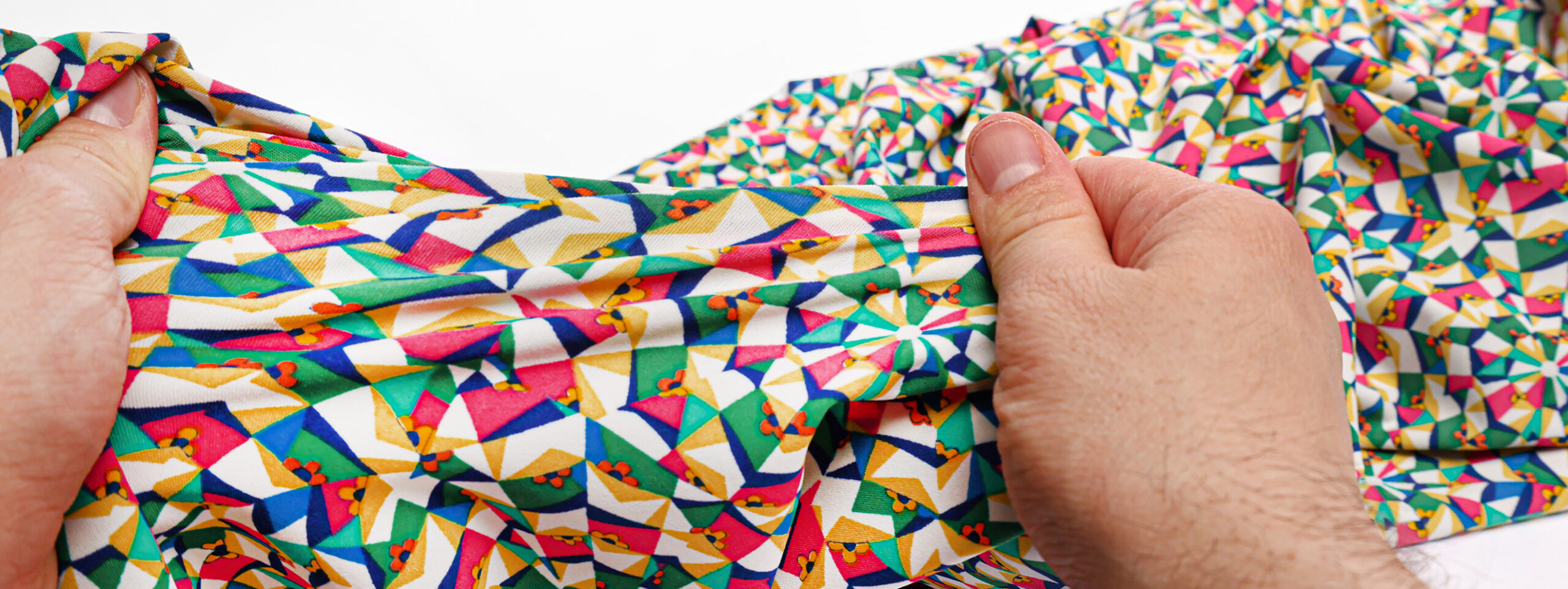 liberty-jersey-01-2640x992 Présentation d'un tissus Liberty en Jersey disponible chez Stragier