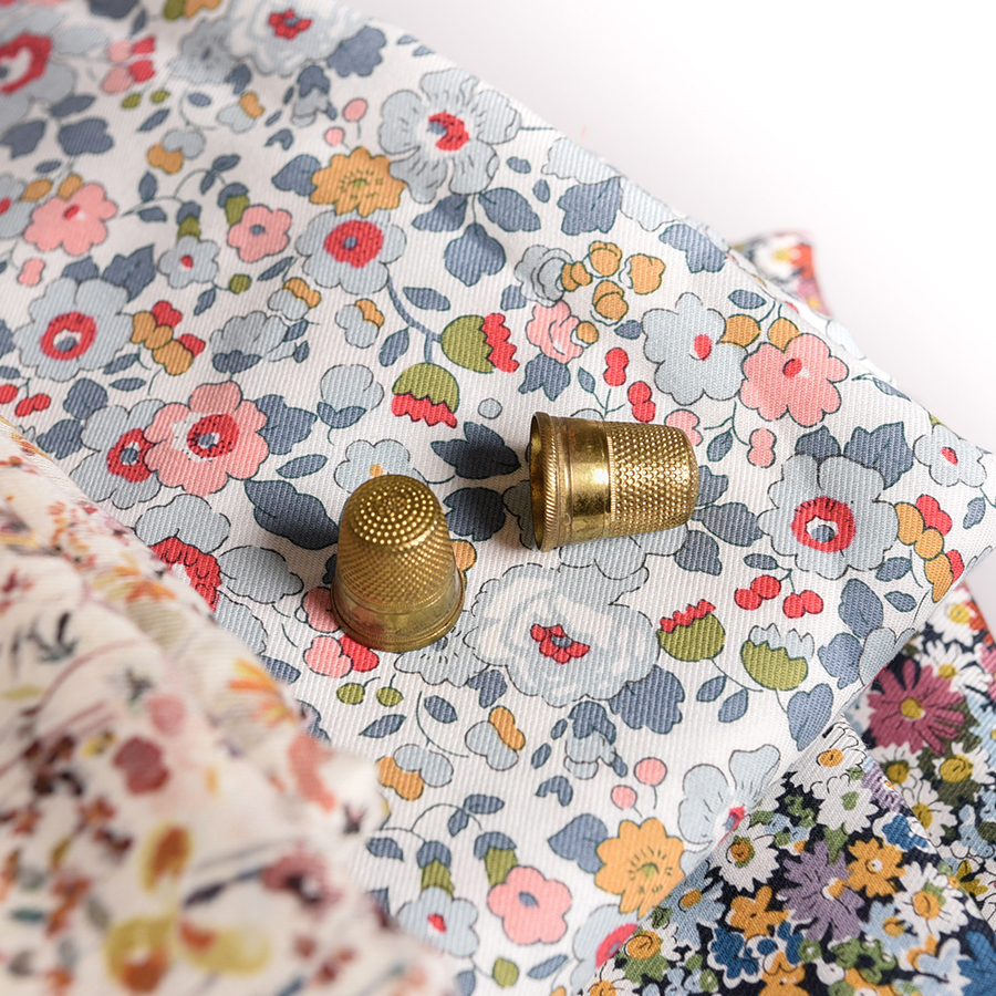 Présentation de nos tissus en Liberty Lantana disponibles chez Stragier.