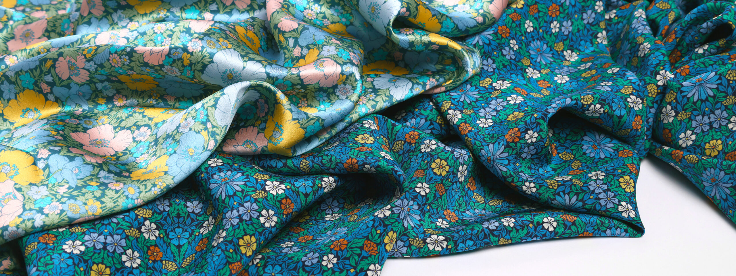 Présentation de nos tissus en soie Liberty disponibles chez Stragier